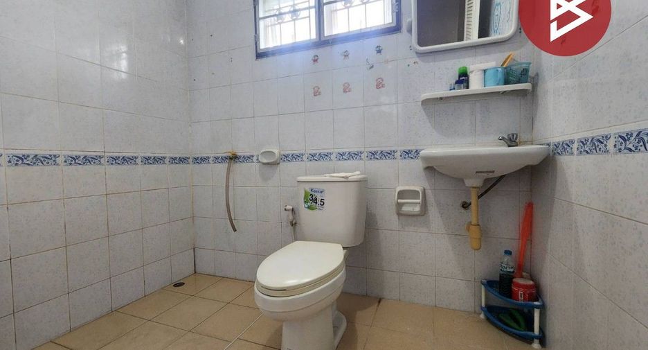 À vendre 2 chambres maison de ville à Si Racha, Chonburi