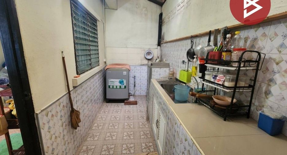 À vendre 2 chambres maison de ville à Si Racha, Chonburi