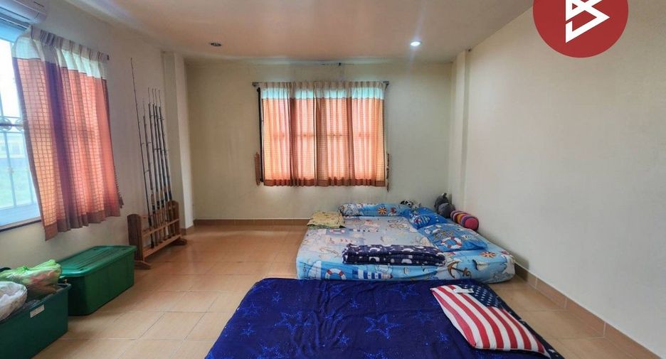 À vendre 2 chambres maison de ville à Si Racha, Chonburi