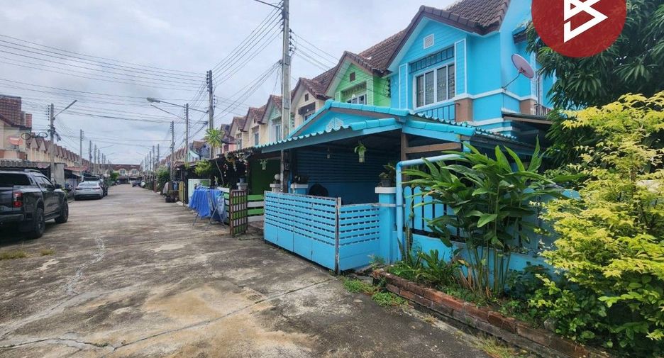 À vendre 2 chambres maison de ville à Si Racha, Chonburi