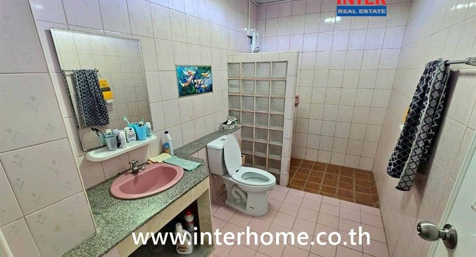 For sale 4 bedrooms townhouse in Bueng Kum, Bangkok