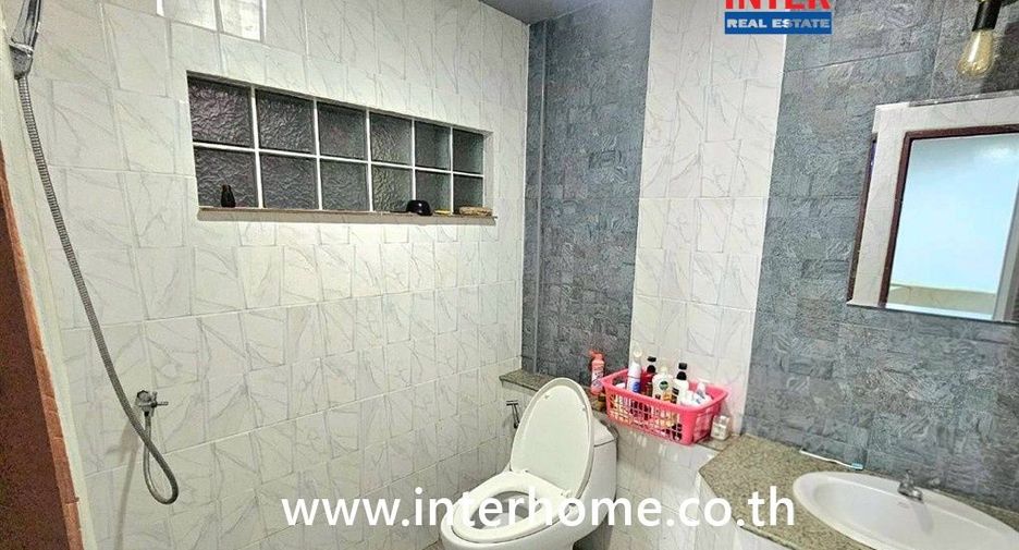 For sale 4 bedrooms townhouse in Bueng Kum, Bangkok