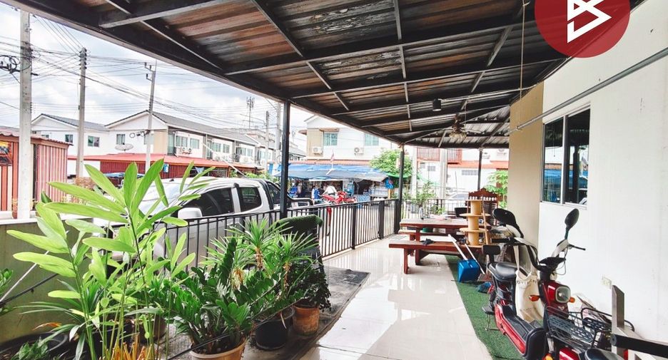 À vendre 3 chambres maison de ville à Mueang Samut Sakhon, Samut Sakhon