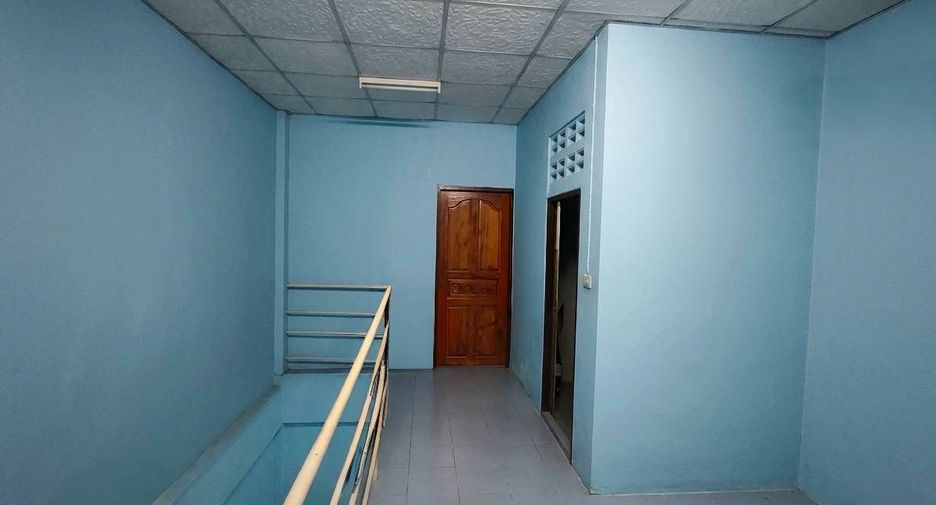 Gewerbefläche zum Kauf mit 3 Zimmer in Lat Yao, Nakhon Sawan