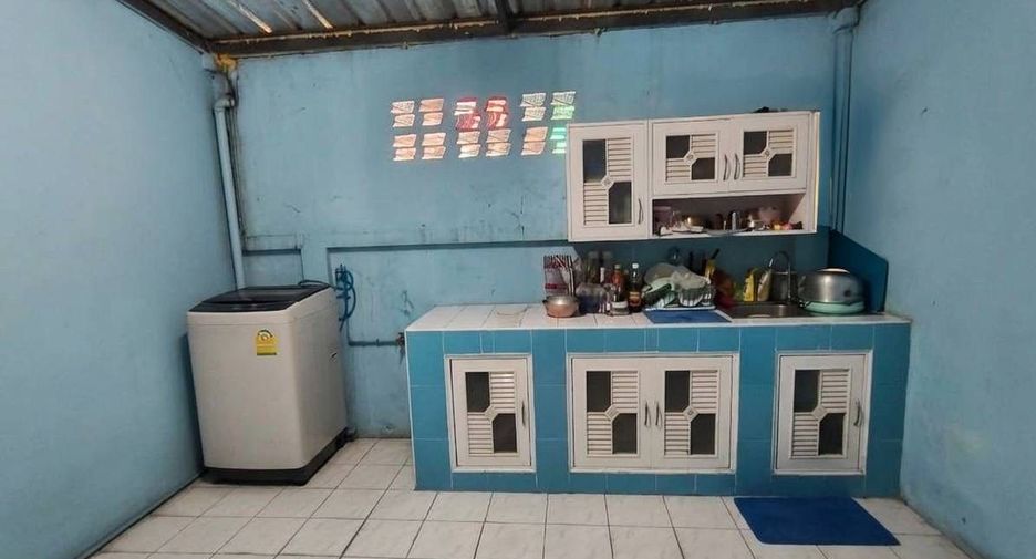 Gewerbefläche zum Kauf mit 3 Zimmer in Lat Yao, Nakhon Sawan