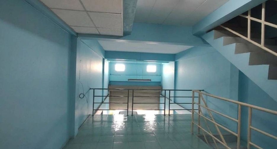 Gewerbefläche zum Kauf mit 3 Zimmer in Lat Yao, Nakhon Sawan