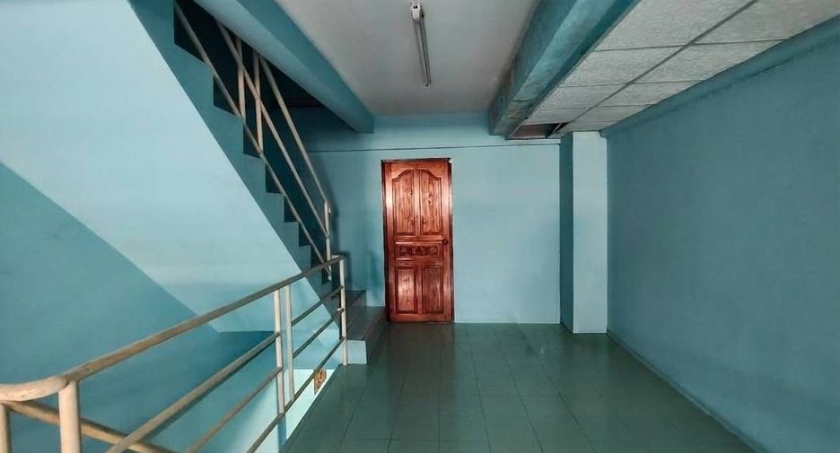Gewerbefläche zum Kauf mit 3 Zimmer in Lat Yao, Nakhon Sawan