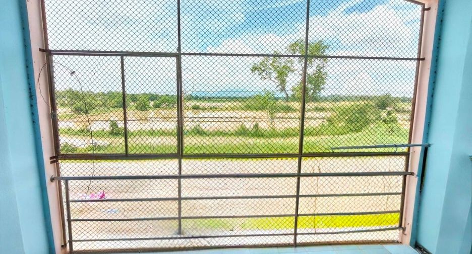 Gewerbefläche zum Kauf mit 3 Zimmer in Lat Yao, Nakhon Sawan