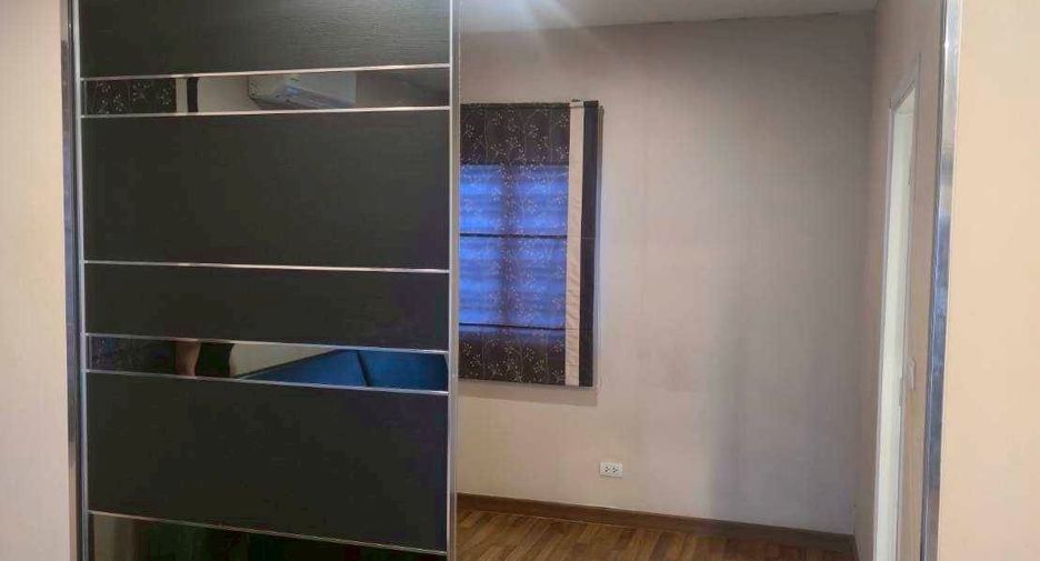 For sale 3 bedrooms house in Bang Khae, Bangkok