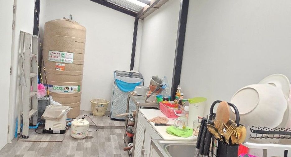Casa adosada en venta de 3 habitaciones en Bang Bo, Samut Prakan