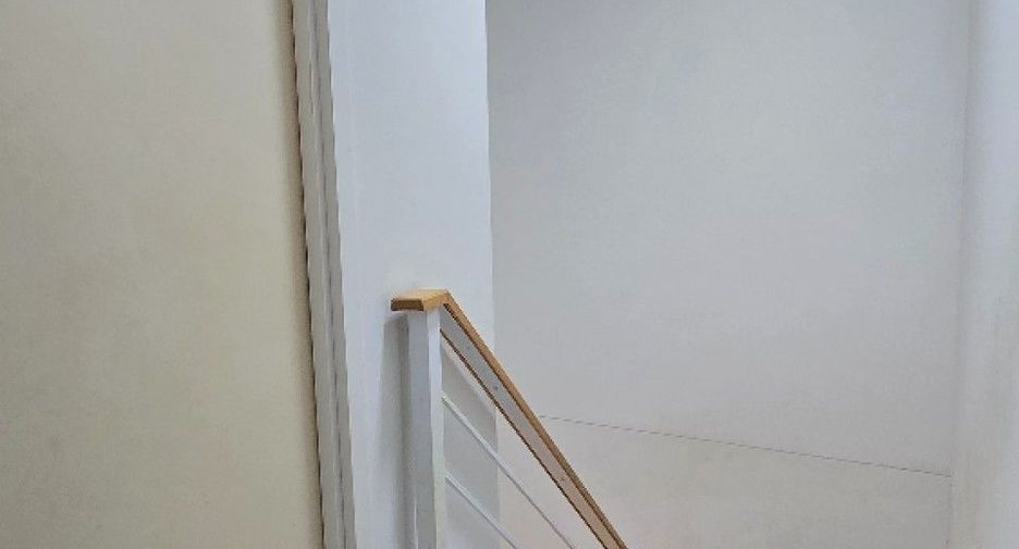 Casa adosada en venta de 3 habitaciones en Bang Bo, Samut Prakan