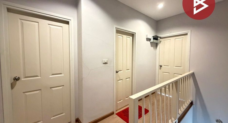 Casa adosada en venta de 3 habitaciones en Nong Khaem, Bangkok