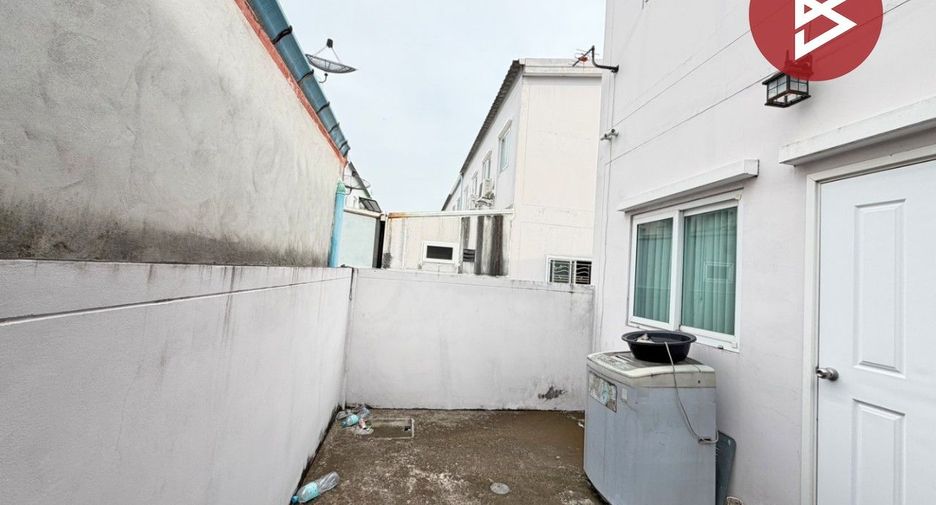 Casa adosada en venta de 3 habitaciones en Nong Khaem, Bangkok