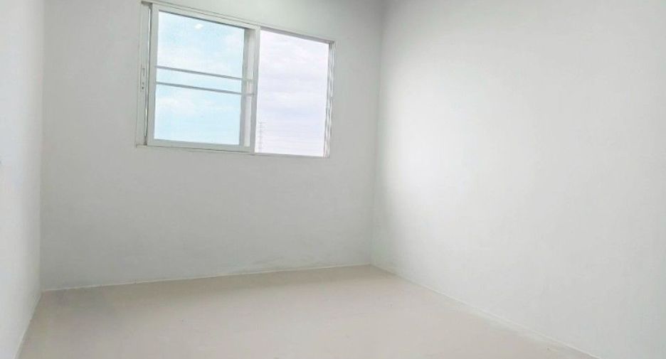 Casa adosada en venta de 3 habitaciones en Mueang Samut Sakhon, Samut Sakhon