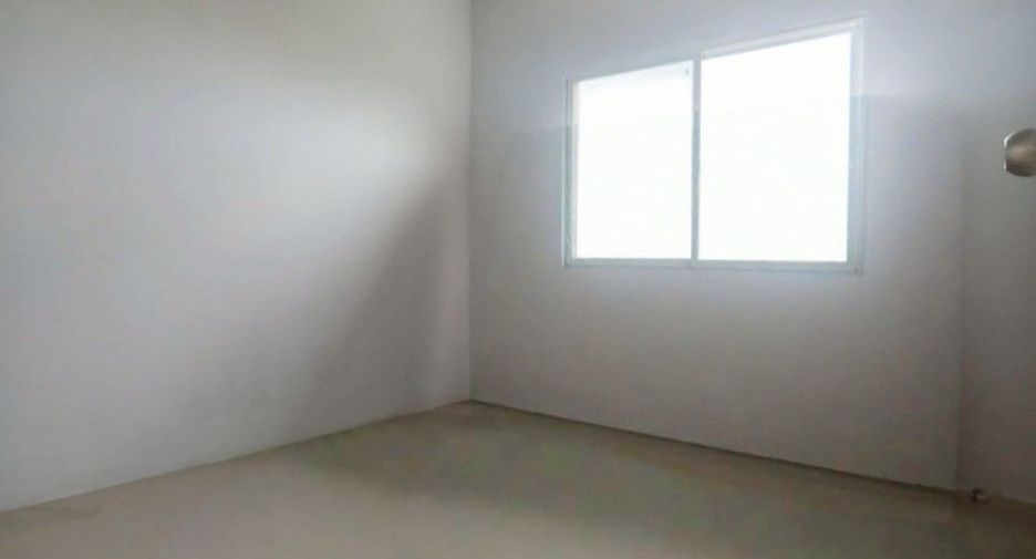 Casa adosada en venta de 3 habitaciones en Mueang Samut Sakhon, Samut Sakhon