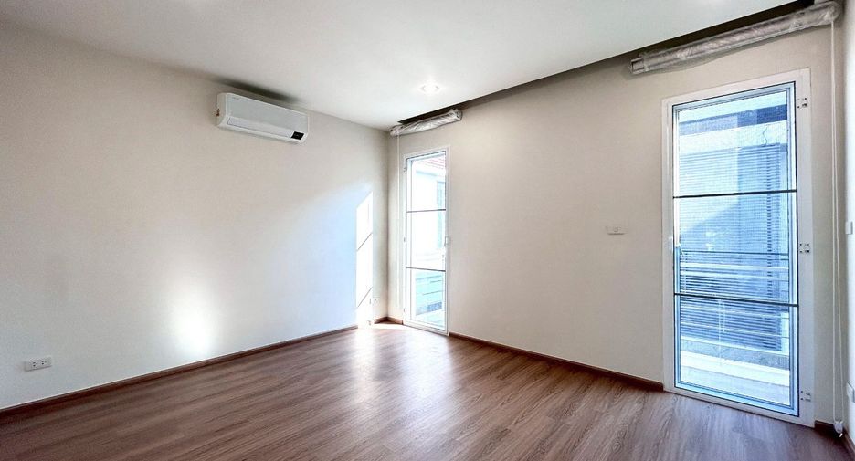 ให้เช่า 3 ห้องนอน บ้านเดี่ยว ใน วัฒนา, กรุงเทพฯ