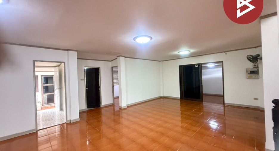For sale 4 bedrooms house in Ban Bueng, Chonburi