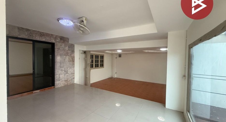 For sale 4 bedrooms house in Ban Bueng, Chonburi