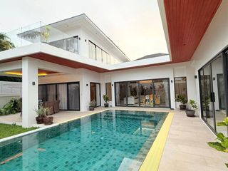 For rent 4 bedrooms villa in Mueang Phuket, Phuket