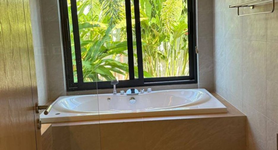 For rent 4 bedrooms villa in Mueang Phuket, Phuket