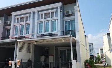 Аренда и продажа 4 спальни таунхаус в Phra Pradaeng, Самутпракан