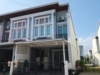 For rent and for sale 4 bedrooms townhouse in Phra Pradaeng, Samut Prakan