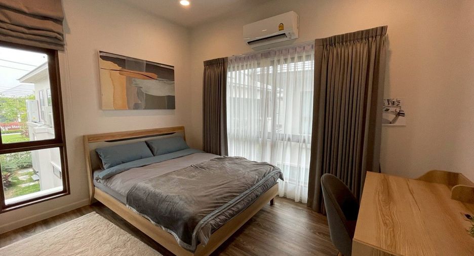 For rent 4 bedrooms house in Bang Kapi, Bangkok
