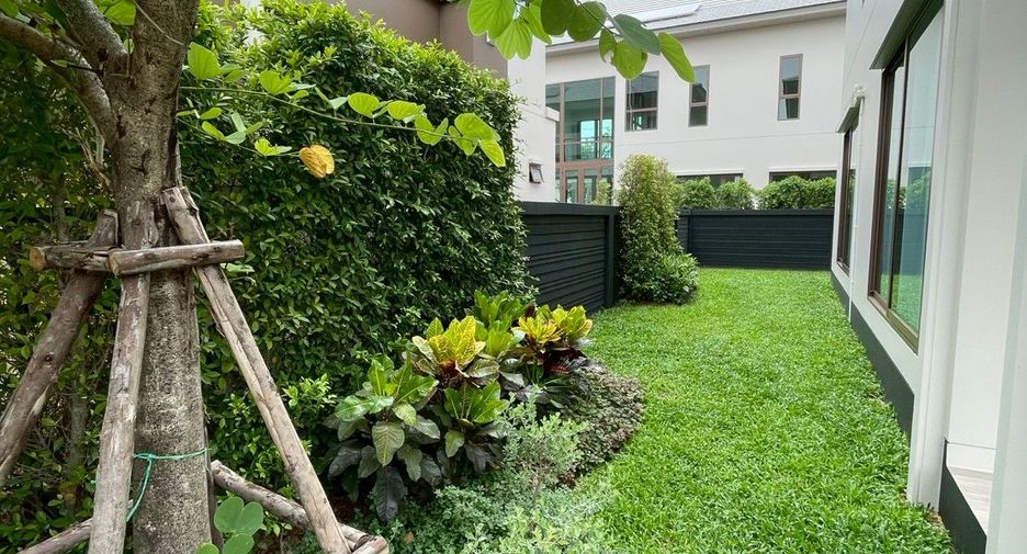 For rent 4 bedrooms house in Bang Kapi, Bangkok
