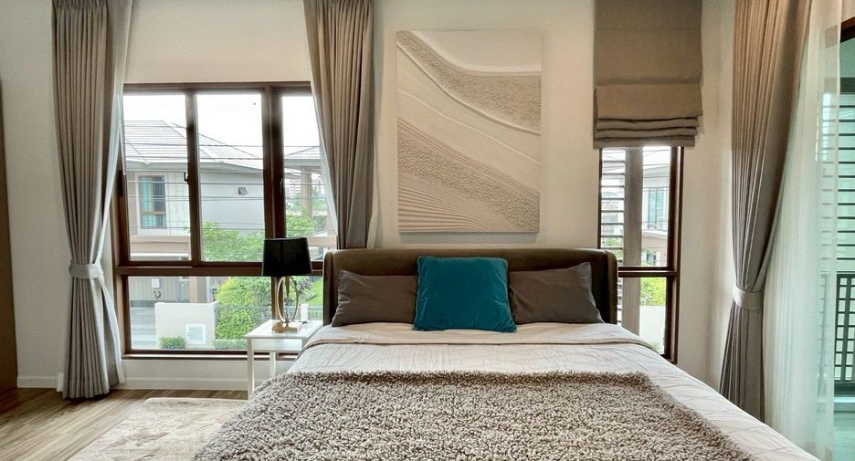 For rent 4 bedrooms house in Bang Kapi, Bangkok