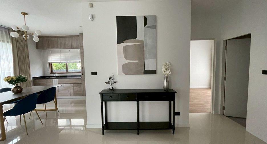 For rent 4 bedrooms house in Bang Kapi, Bangkok