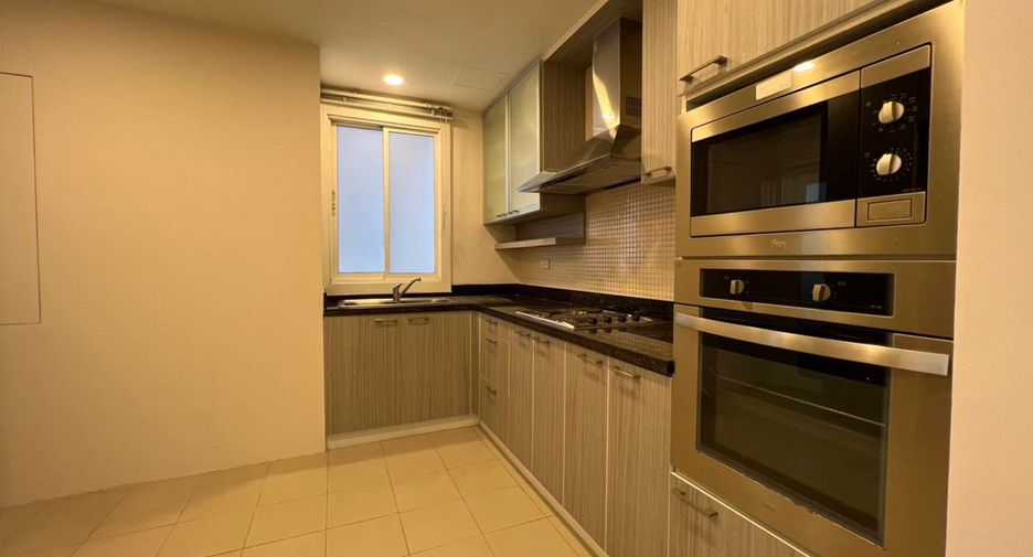 Condo en alquiler y en venta de 4 habitaciones en Khlong Toei, Bangkok