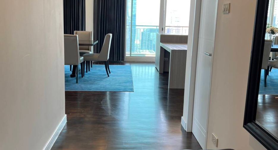 Condo en alquiler y en venta de 4 habitaciones en Khlong Toei, Bangkok
