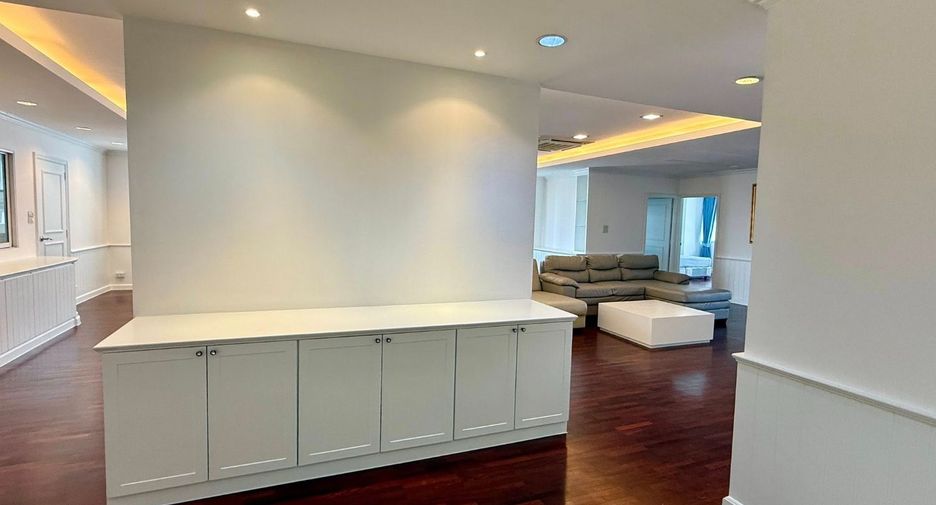 For rent 3 ベッドルーム condo in Watthana, Bangkok