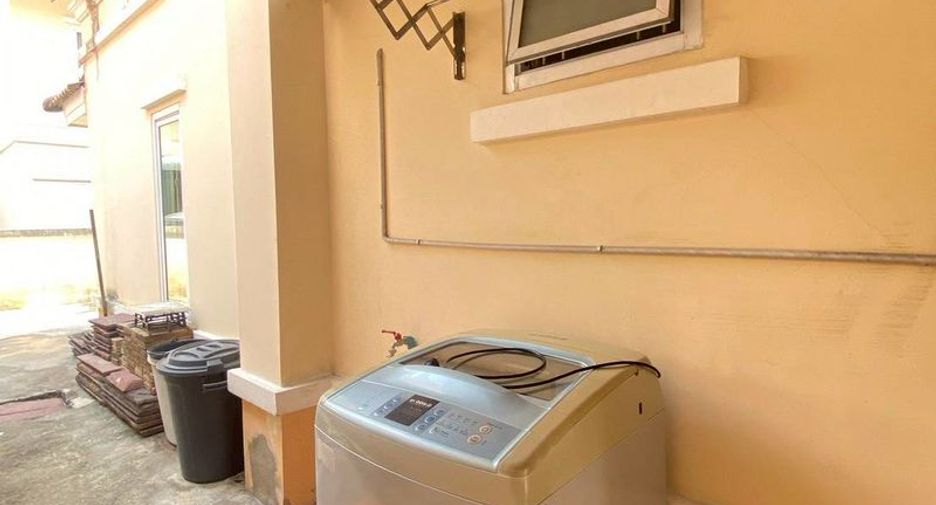 For rent 4 bedrooms house in Saraphi, Chiang Mai
