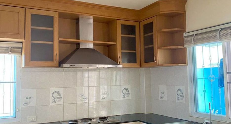 For rent 4 bedrooms house in Saraphi, Chiang Mai