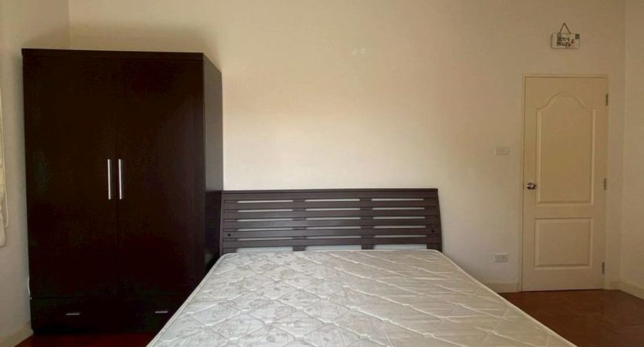 For rent 4 bedrooms house in Saraphi, Chiang Mai