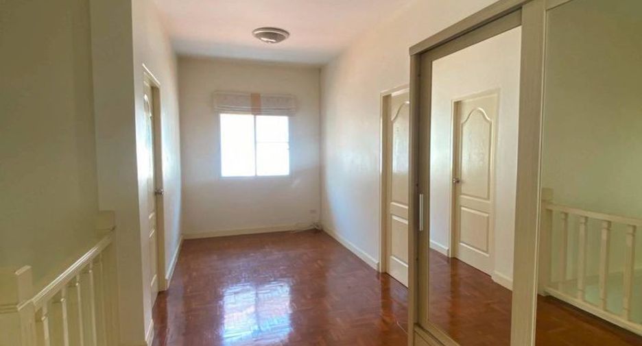 For rent 4 bedrooms house in Saraphi, Chiang Mai