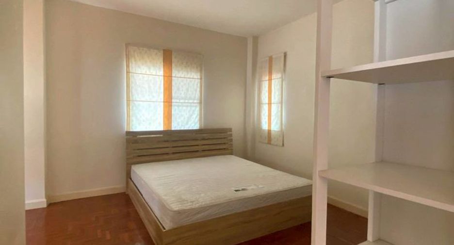 For rent 4 bedrooms house in Saraphi, Chiang Mai