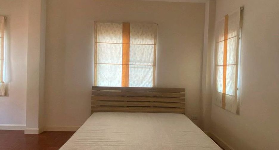For rent 4 bedrooms house in Saraphi, Chiang Mai