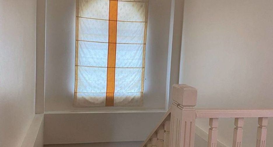 For rent 4 bedrooms house in Saraphi, Chiang Mai
