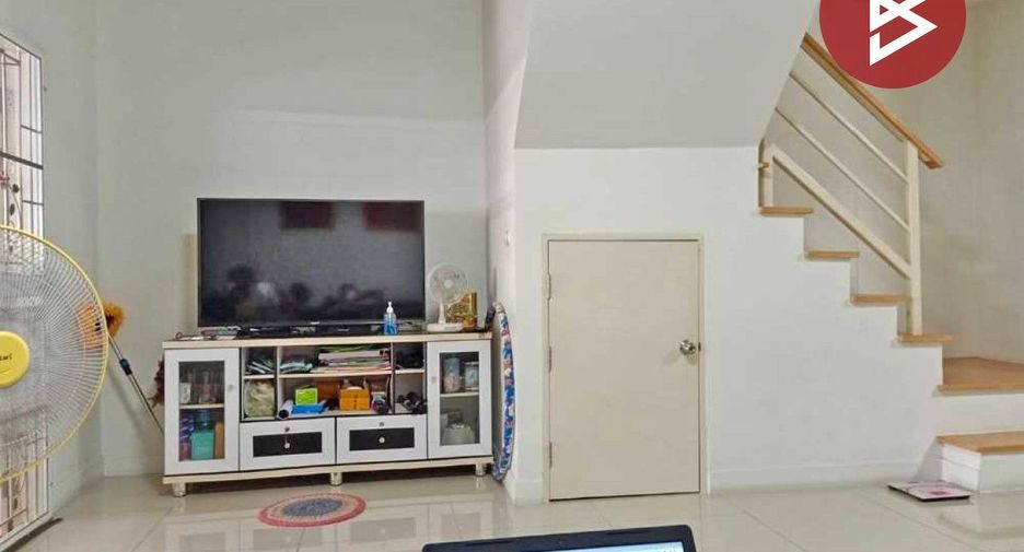 Casa adosada en venta de 3 habitaciones en Mueang Chon Buri, Chonburi