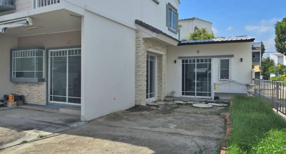 For sale 2 bedrooms townhouse in Bang Phli, Samut Prakan