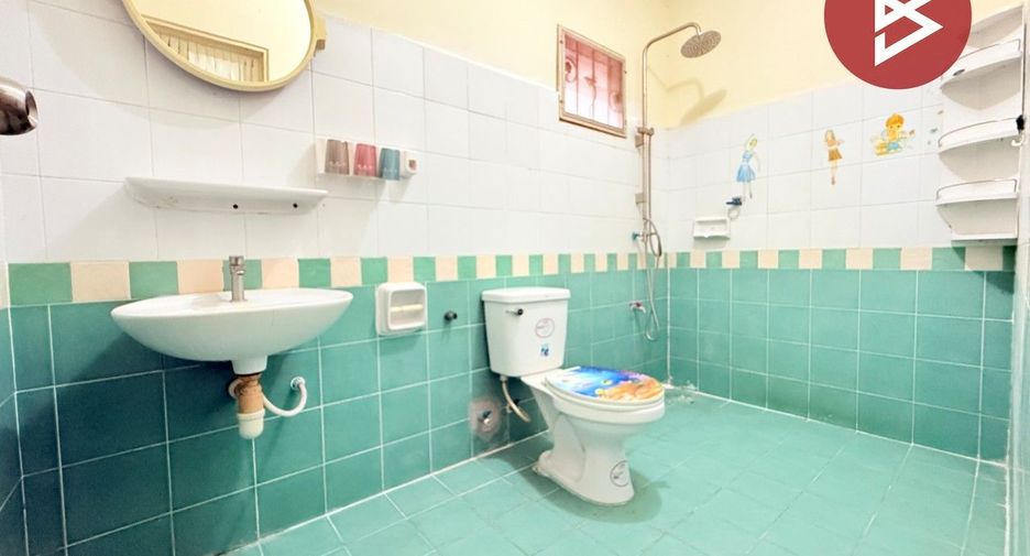 Reihenhaus zum Kauf mit 3 Zimmer in Phutthamonthon, Nakhon Pathom