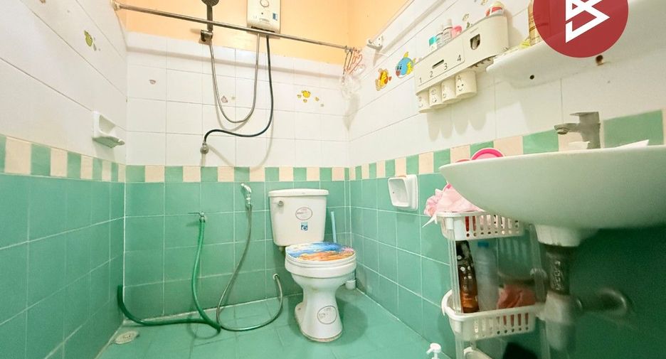 Reihenhaus zum Kauf mit 3 Zimmer in Phutthamonthon, Nakhon Pathom