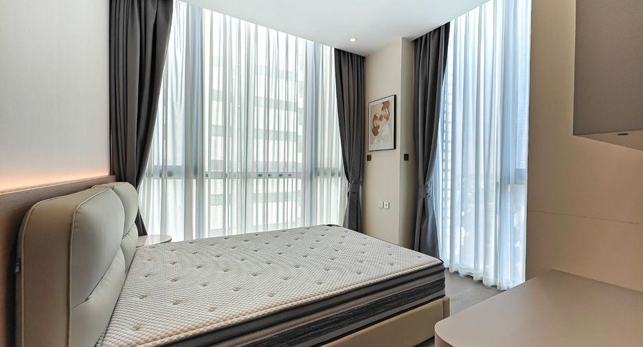 For rent 3 bedrooms condo in Sathon, Bangkok