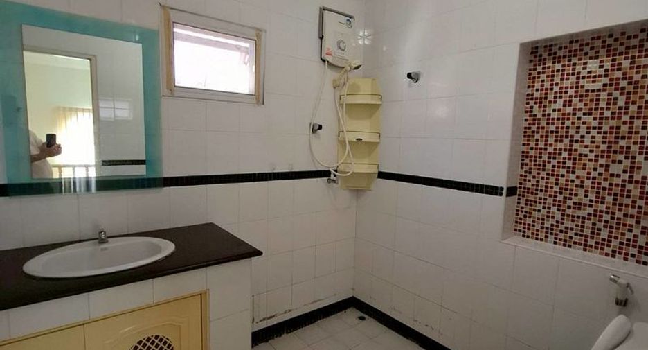For rent 3 bedrooms house in Saraphi, Chiang Mai