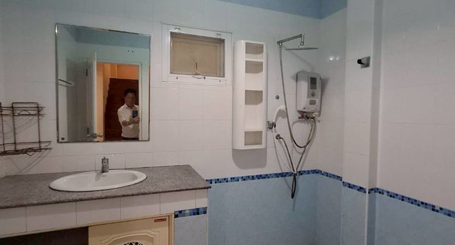 For rent 3 bedrooms house in Saraphi, Chiang Mai