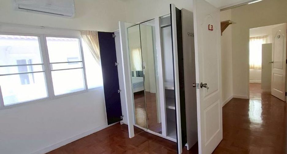 For rent 3 bedrooms house in Saraphi, Chiang Mai