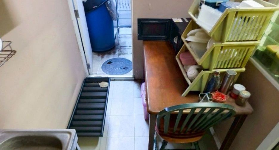 For sale 4 bedrooms townhouse in Mueang Samut Sakhon, Samut Sakhon