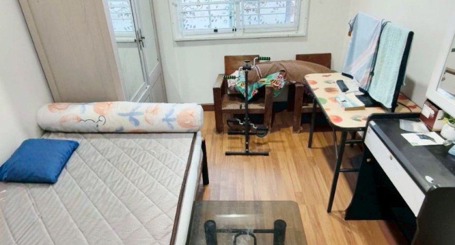 For sale 4 bedrooms townhouse in Mueang Samut Sakhon, Samut Sakhon